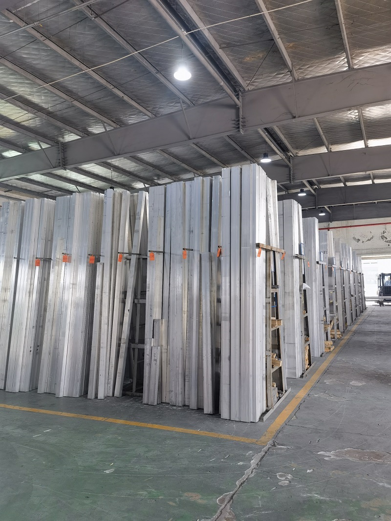 廠家現(xiàn)貨批發(fā)6063鋁型材，性能好，工業(yè)用鋁合金管板棒型材批發(fā)