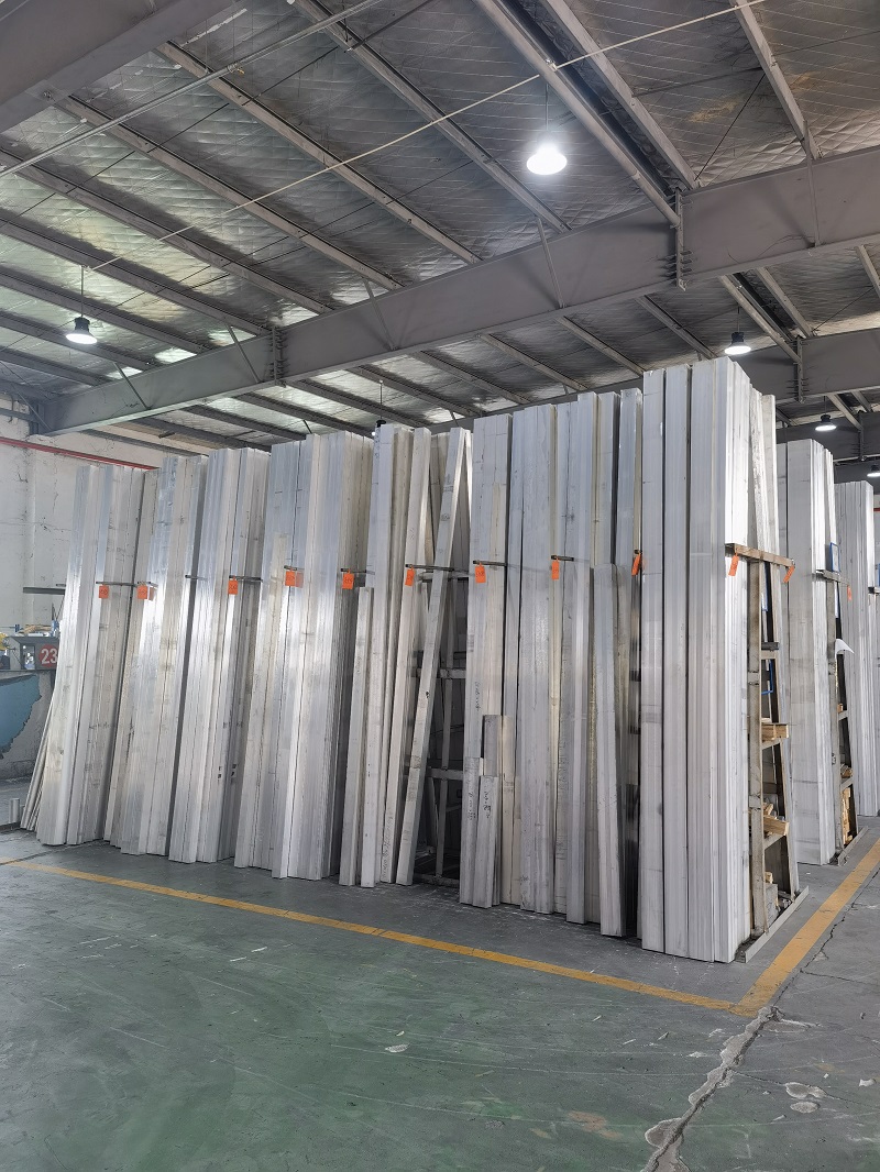 廠家現(xiàn)貨批發(fā)6063鋁型材，性能好，工業(yè)用鋁合金管板棒型材批發(fā)
