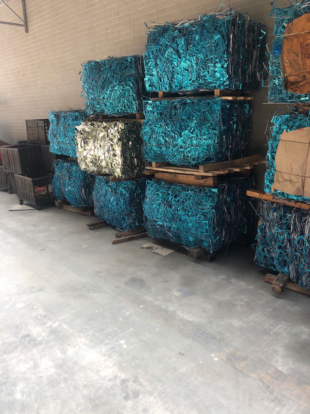 廣東地區(qū)，工廠終端無限量收電腦鑼，壓包刨絲，舊型材，噴涂料等！記住我們工廠，工廠自己使用價(jià)格肯定好！