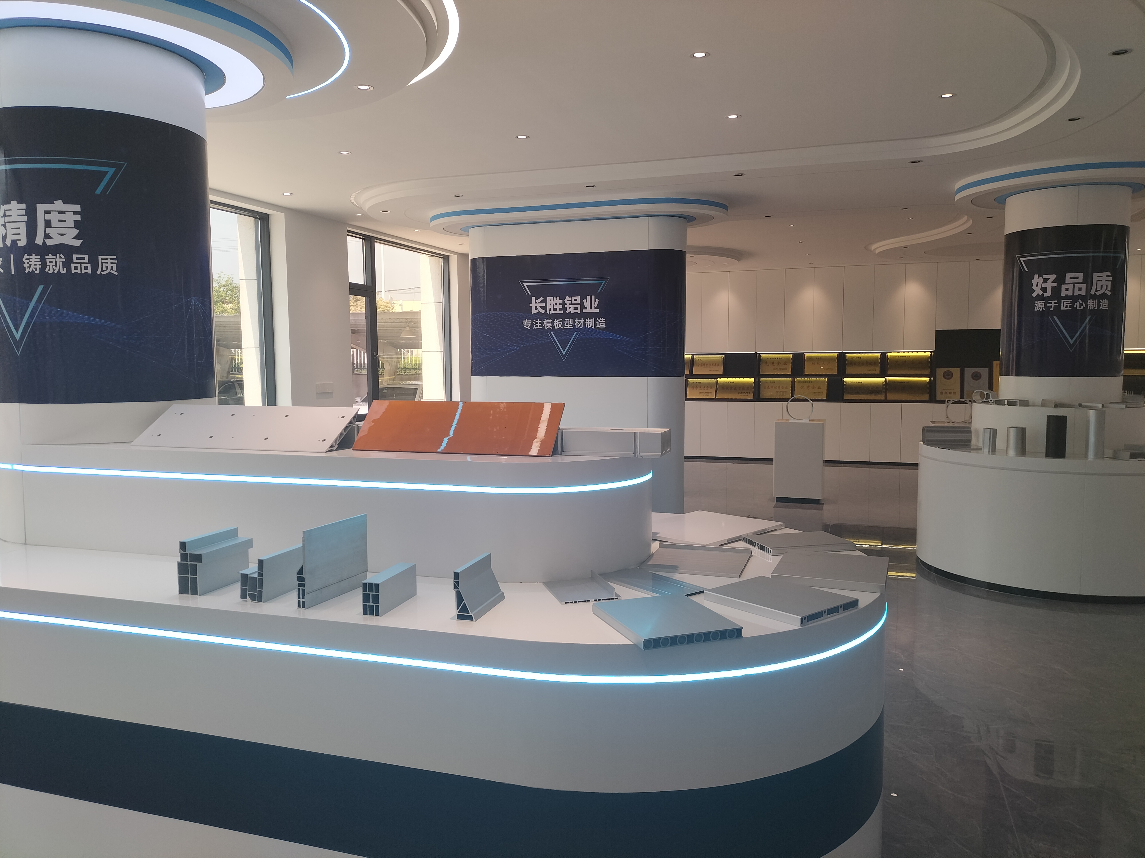 長勝鋁業(yè)-工業(yè)型材制定廠家
