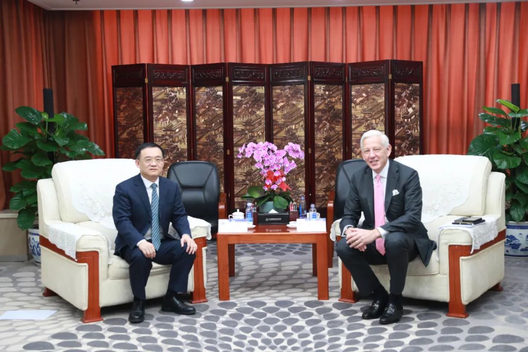 中鋁集團(tuán)董事長段向東與力拓集團(tuán)董事長鮑達(dá)民舉行會(huì)談