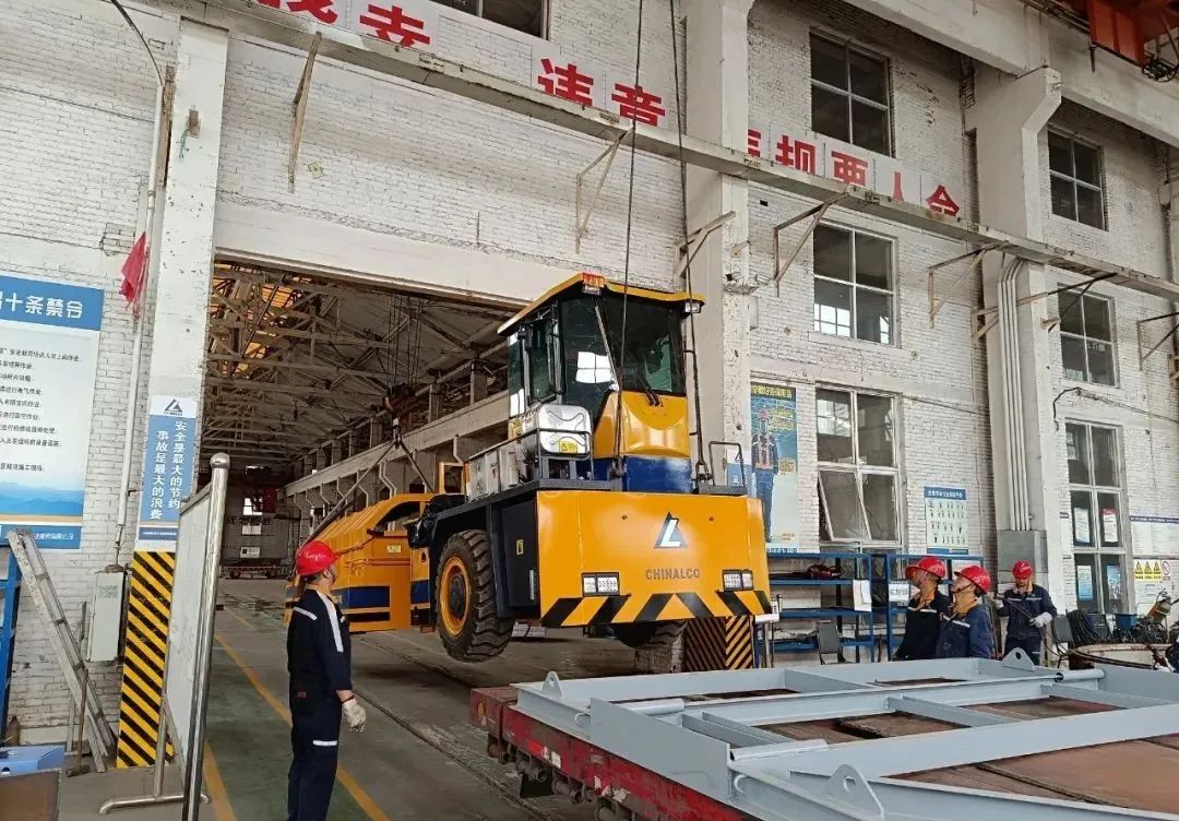 突破極寒運輸技術(shù)瓶頸 貴州鋁廠自主研發(fā)的陽極車成功出口哈薩克斯坦