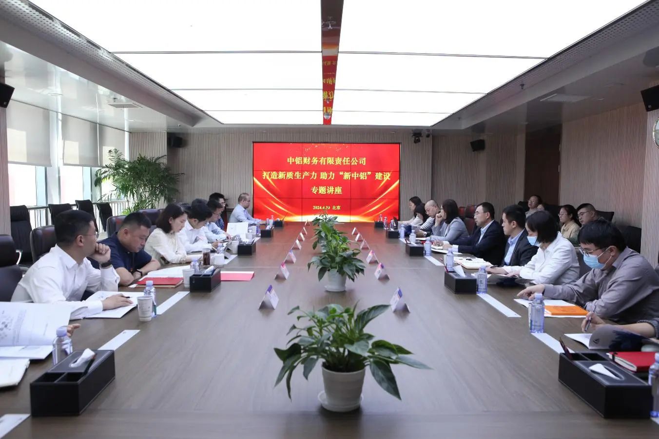 中鋁財(cái)務(wù)公司信貸規(guī)模首次突破300億元大關(guān)