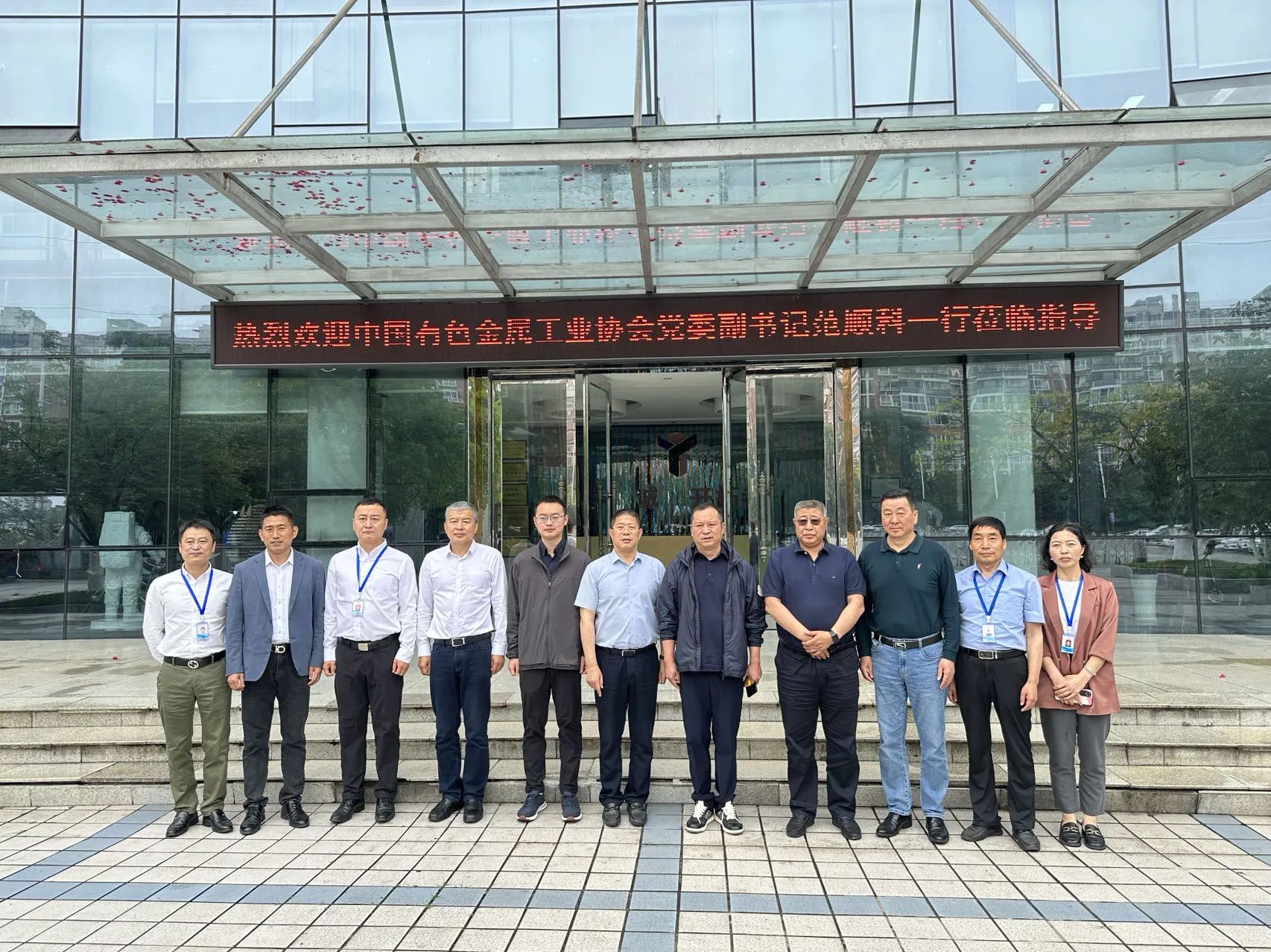 范順科理事長(zhǎng)赴成都陽(yáng)光和企宏鋁業(yè)調(diào)研