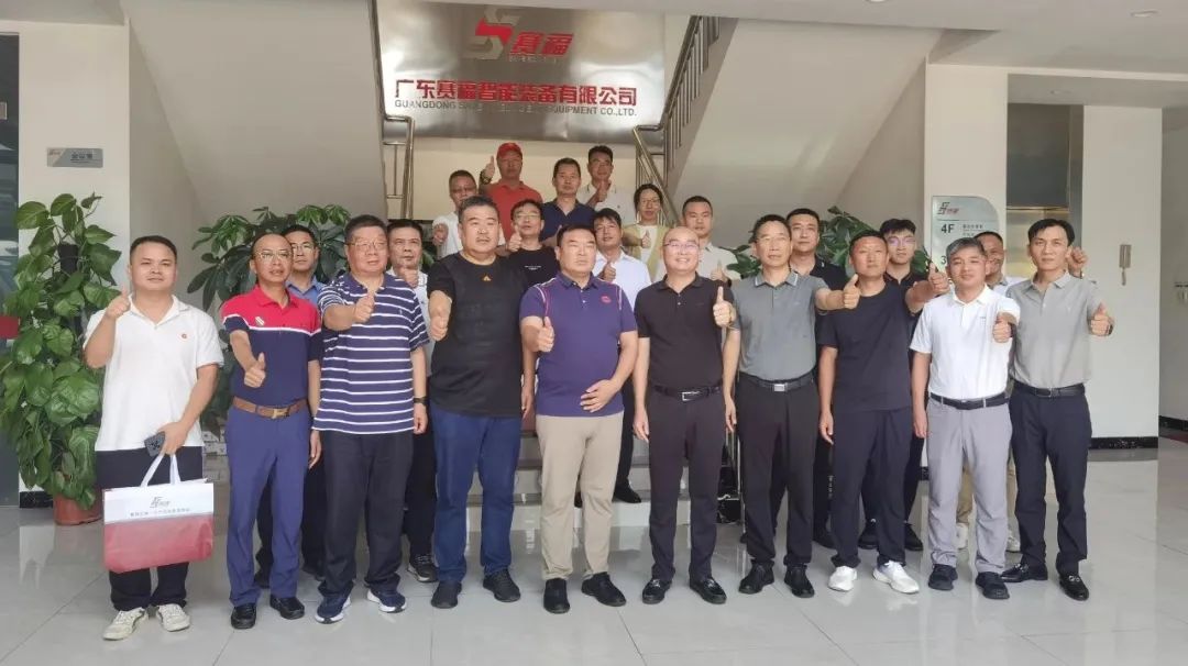 河南鋁型材企業(yè)代表團及廣東鋁加工產(chǎn)業(yè)聯(lián)盟領導專家蒞臨賽?？疾旖涣? class=