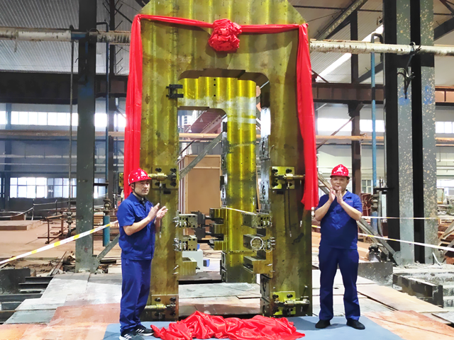 龍鼎鋁業(yè)電池箔/雙零箔項(xiàng)目15#軋機(jī)牌坊吊裝完成