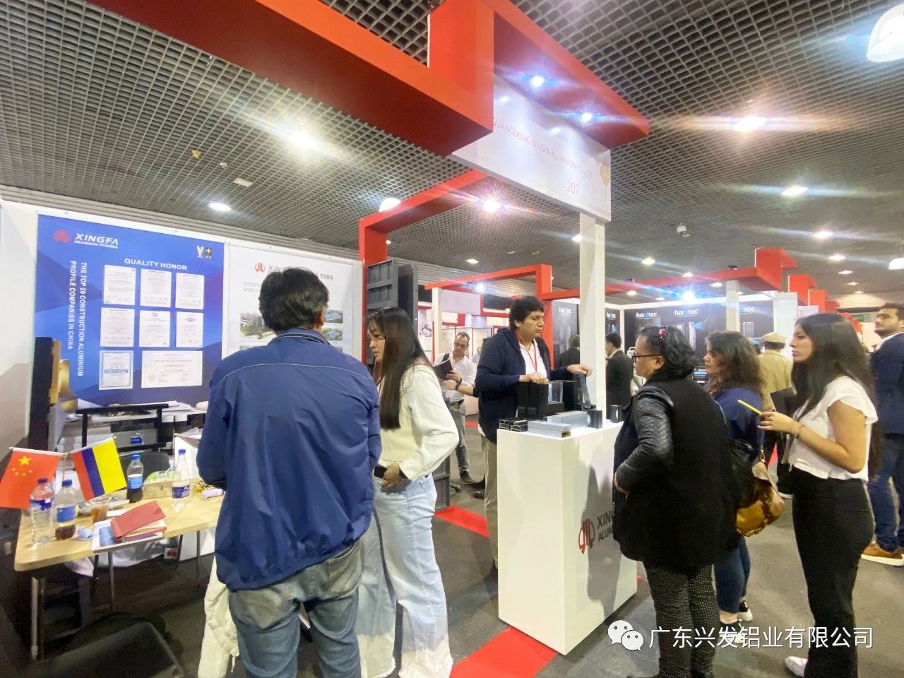 開拓南美市場(chǎng)！興發(fā)鋁業(yè)亮相2023年哥倫比亞國(guó)際建材展覽會(huì)