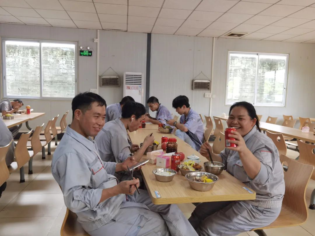 賽福福利：中秋加餐樂融融