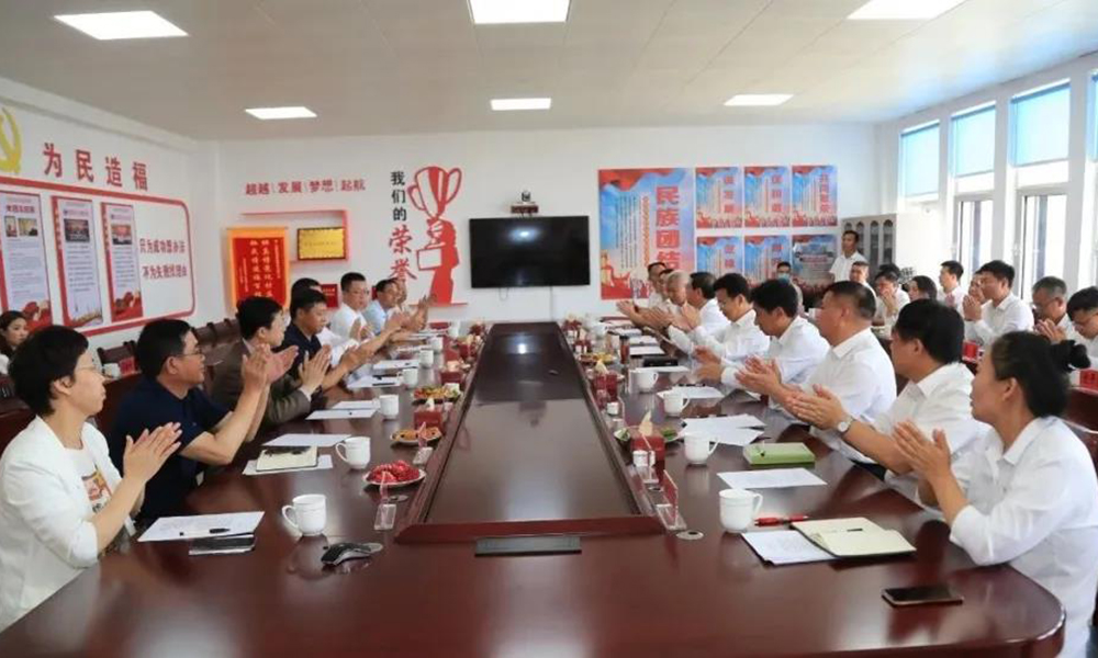 云南文山州與魏橋創(chuàng)業(yè)就共同持續(xù)推進(jìn)綠色鋁產(chǎn)業(yè)發(fā)展舉行座談