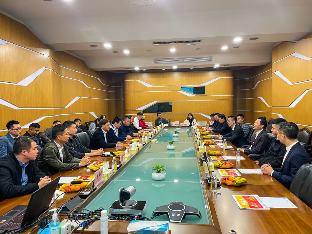 四會市委常委鄧宏安及大沙鎮(zhèn)鎮(zhèn)長等一行領導蒞臨華昌指導工作