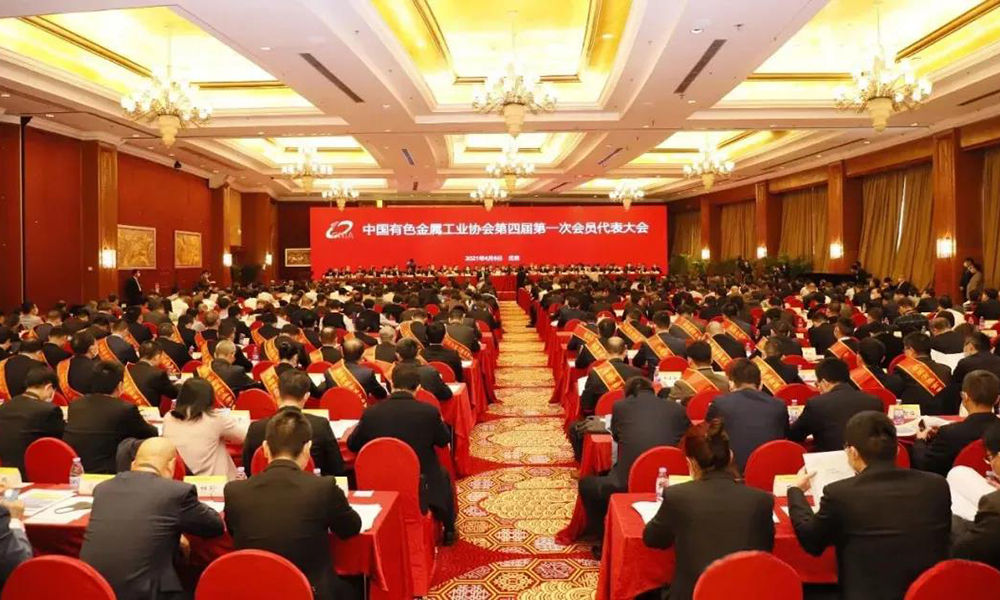 記“全國有色金屬行業(yè)先進(jìn)集體”AAG亞鋁氧化分廠立吊式自動(dòng)氧化生產(chǎn)線