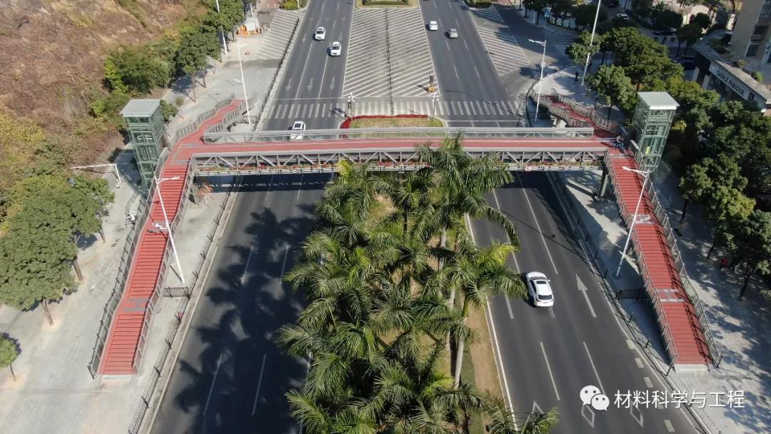鋁之橋丨果然“基建狂魔”！4個小時建好一座人行天橋！