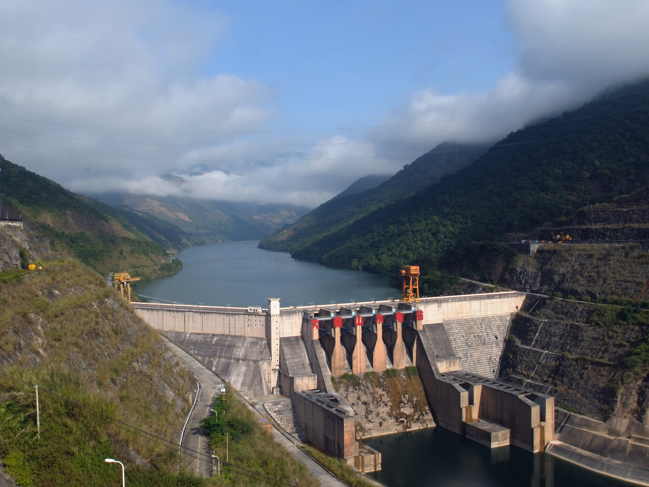 枯水期用電難題待解 又逢優(yōu)惠電價(jià)被取消 入滇鋁企被電“擊”