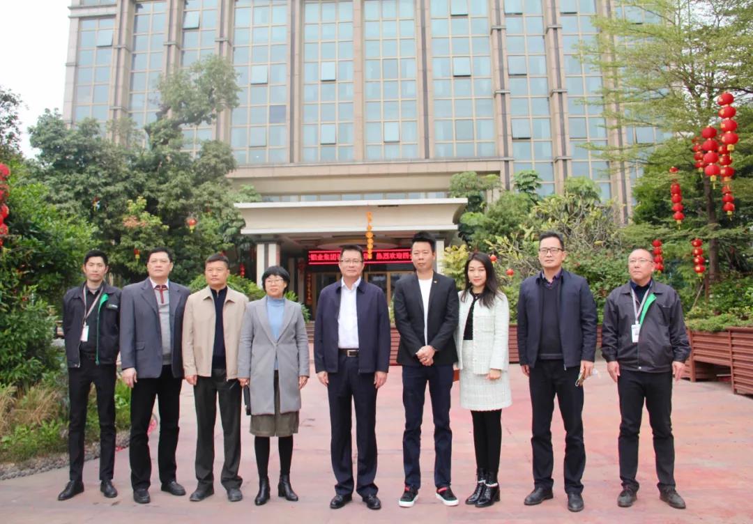 中共四會市市委李偉忠書記領(lǐng)導(dǎo)一行蒞臨廣東高登鋁業(yè)集團(tuán)進(jìn)行新春復(fù)工復(fù)產(chǎn)調(diào)研