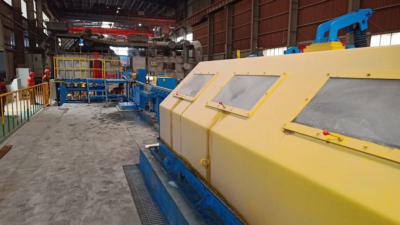 阿壩鋁廠鋁線桿連鑄連軋機(jī)調(diào)試成功