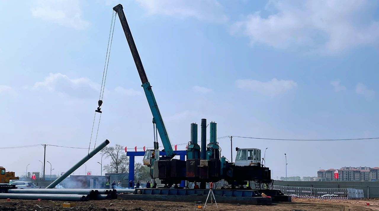 哈爾濱東盛金材科技公司年產(chǎn)5000噸鋁合金添加劑和8000噸鋁中間合金生產(chǎn)項目(一期)靜壓樁基礎(chǔ)工程正式開工