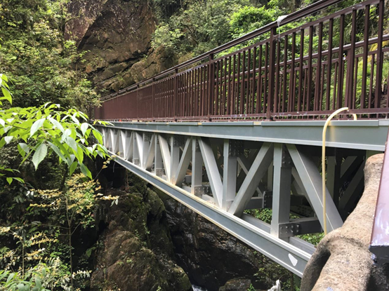 中科廊橋完成湖南邵陽洞口縣景區(qū)跨峽谷棧橋.png