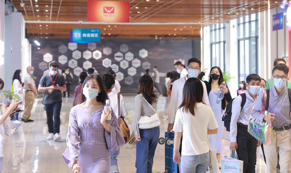 泛家居展會(huì)吸引眾多觀眾 佛山日?qǐng)?bào)記者劉浩斌攝.jpg