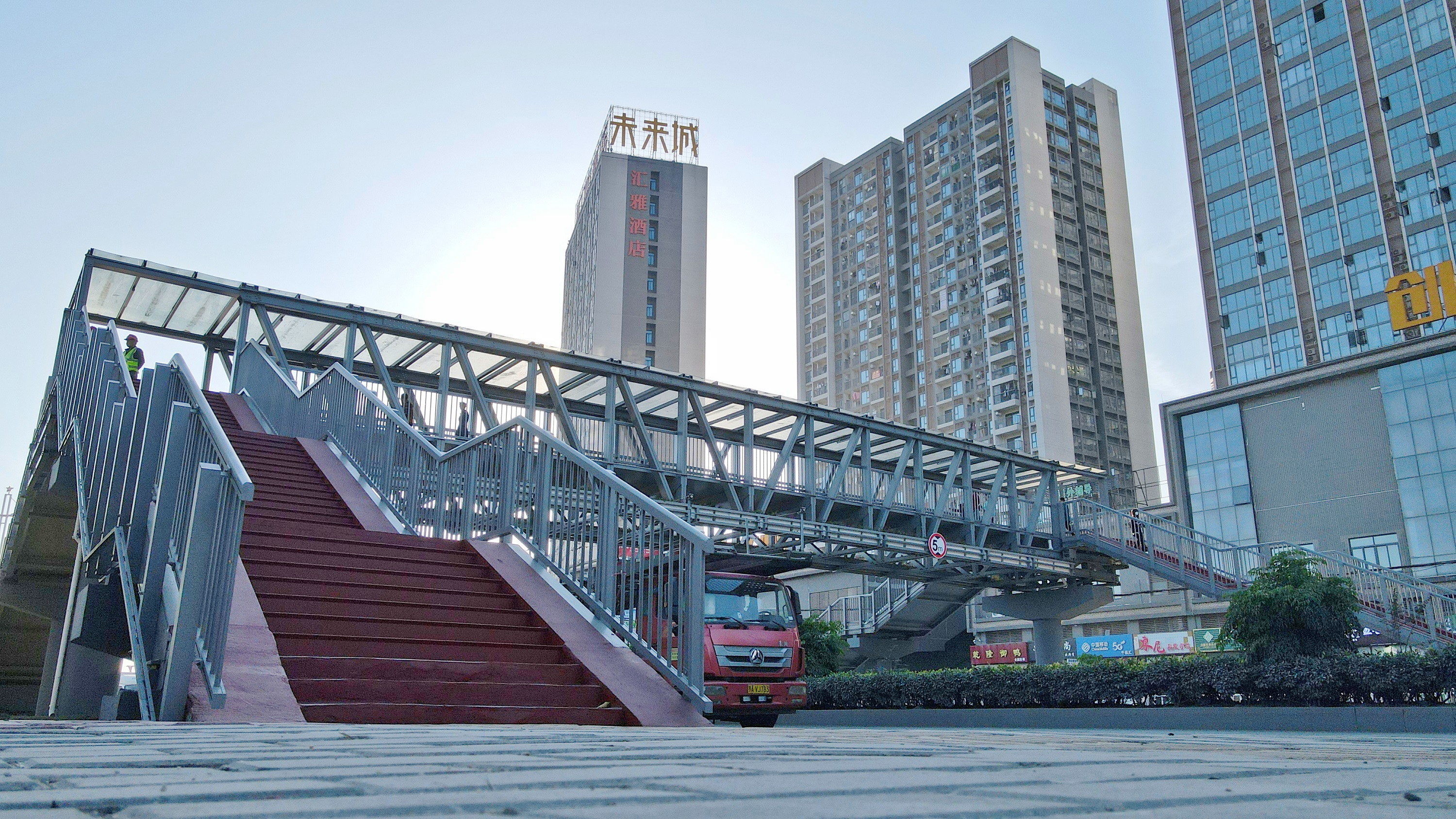 大旺未來城天橋 (1) - 副本.jpg