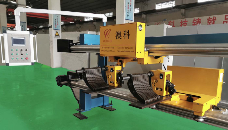 AUT-IV牽引機(jī)（600T-1450T）
