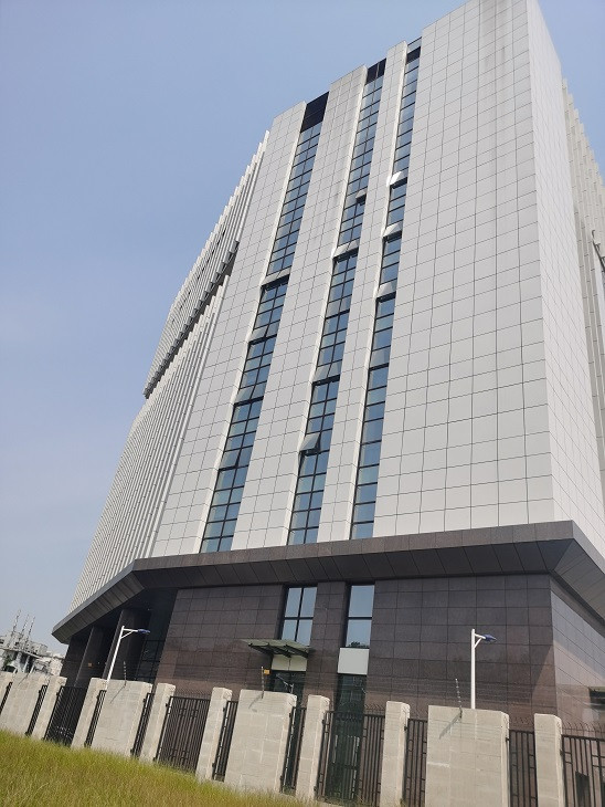 四川省石材幕墻設計施工_成都市外墻石材改造翻新_重慶航鴻幕墻裝飾設計有限公司