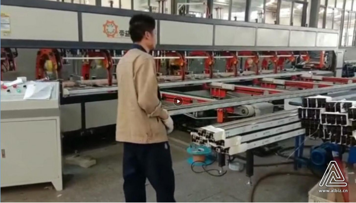 鋁型材自動(dòng)包紙機(jī)——帝益機(jī)械