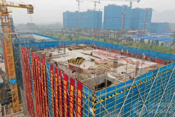 文燦新能源汽車(chē)輕量化零部件重慶生產(chǎn)基地1、2、3號(hào)樓順利封頂