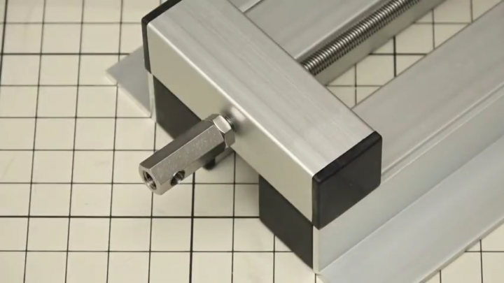 做工具用鋁型材制作小型臺(tái)鉗u002F臺(tái)鉆夾具